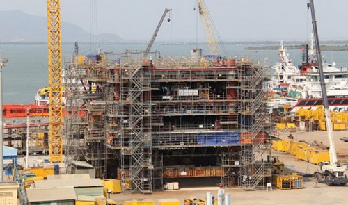 The topside of the Marahaja Lela South platform is under construction in Vung Tau City,