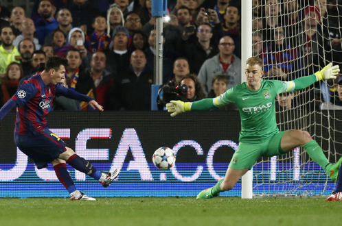 Messi bất lực trong việc đánh bại thủ môn Joe Hart - Ảnh: Reuters