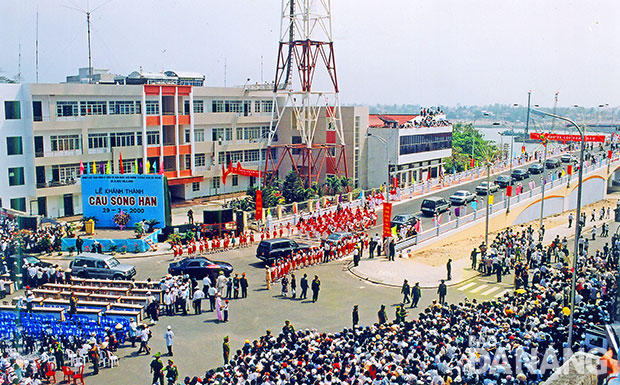 Lễ khánh thành cầu Sông Hàn. Ảnh: Ông Văn Sinh