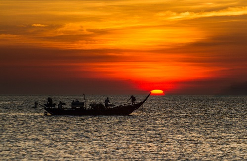 “Binh Minh Tren Bien” (Sunrise over the Sea)