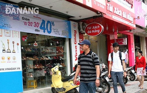 Visitors on Le Duan Street