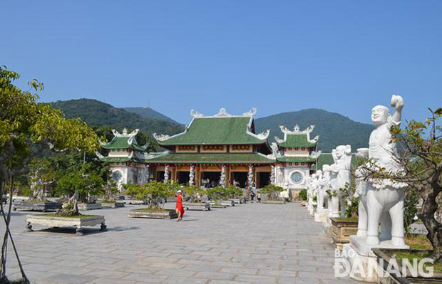 Là một trong ba ngôi chùa Linh Ứng của Đà Nẵng, đây là ngôi chùa có quy mô lớn nhất, thu hút rất nhiều khách du lịch tới thăm.