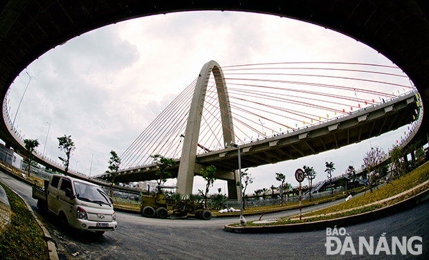 Công trình cầu vượt 3 tầng ngã ba Huế. Ảnh: Nguyễn Văn Thành