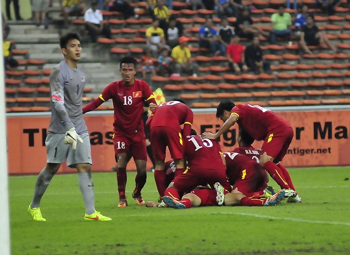 Olympic Việt Nam đánh bại Olympic Malaysia 2-1 ở trận ra quân