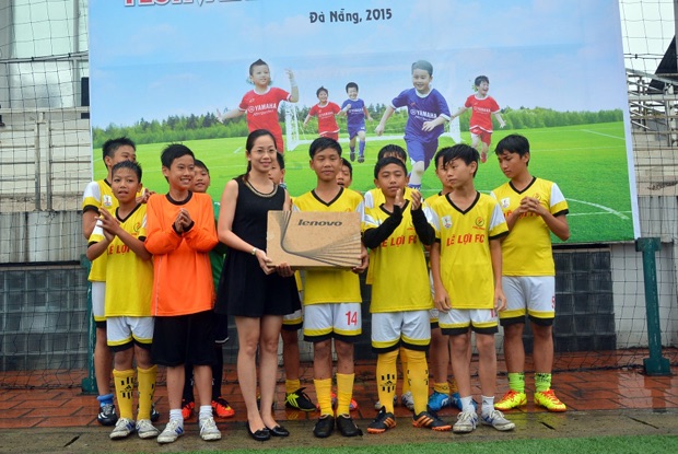 Cùng với đội bóng đá U-13 trường THCS Huỳnh Thúc Kháng, đội U-13 THCS Lê Lợi (ảnh) cũng giành quyền vào vòng chung kết. 