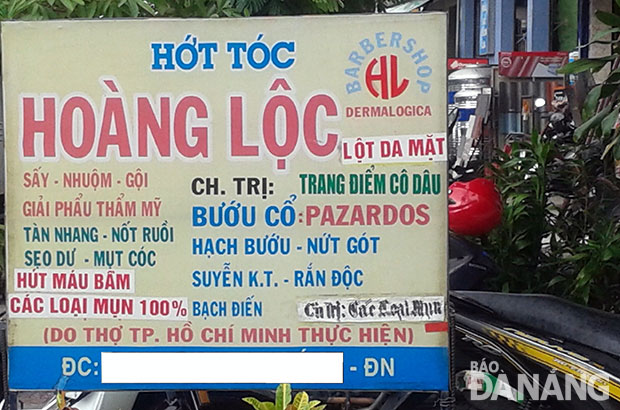 Một bảng hiệu quảng cáo trên đường Tôn Đức Thắng, quận Liên Chiểu. Ảnh: V.P.Q