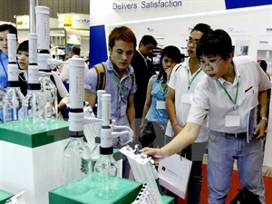 Visitors at the Analytica Vietnam 2014 (Photo: VNA)