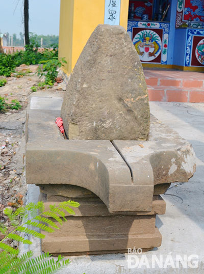 The tower top (top), yoni flat square base (middle) and altar (bottom)