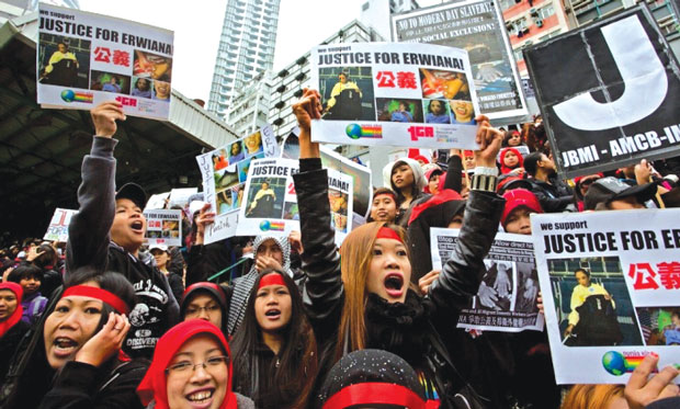 Người dân Hong Kong biểu tình kêu gọi bảo vệ người giúp việc nhà sau khi một phụ nữ Indonesia bị chủ nhà cưỡng bức nhiều tháng trời.	