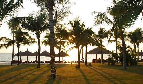 Sunset over the Thai Lan Bay viewed from Dai Beach.