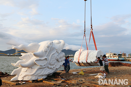  The statue being installed