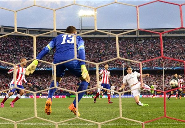 Jan Oblak (số 13) thi đấu xuất sắc trong trận đấu với Real (Ảnh: Getty Images)