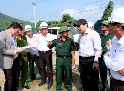 Chủ tịch UBND thành phố Huỳnh Đức Thơ làm việc với các đơn vị quản lý liên quan