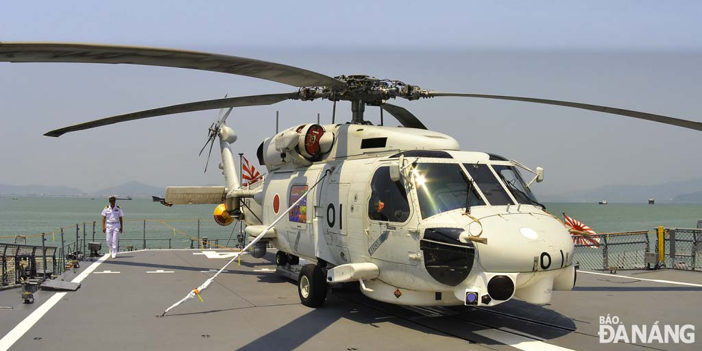 Máy bay trực thăng SH 60J được trang bị trên tàu khu trục JS Kirisame (DD104) có chi