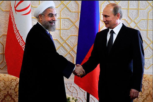Tổng thống Nga Vladimir Putin (phải) trong cuộc gặp với đồng cấp người Iran Hassan Rouhani. Ảnh: AP