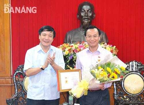 Secretary Cuong (left) and Deputy Secretary Xuan Anh