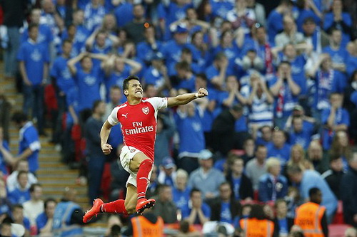 Sanchez hoàn tất cú đúp, đưa Arsenal vào chung kết