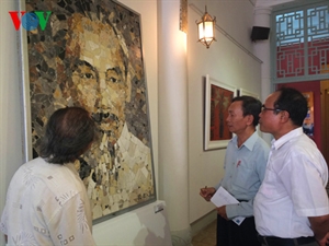 A paiting of late Uncle Ho at the exhibition (Photo: VOV)