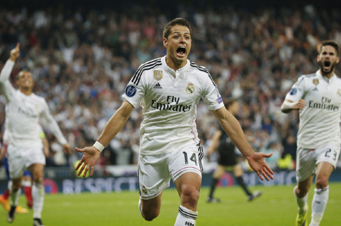 Niềm vui của Chicharito sau khi ghi bàn cho Real Madrid - Ảnh: Reuters