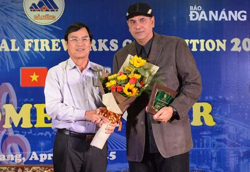 Vice Chairman Viet (left) and Mr Ghazzal (right)