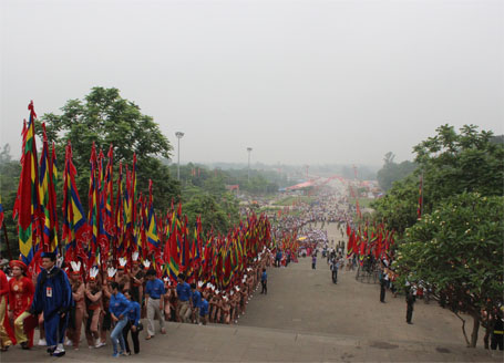 Đúng 7h Lễ Dâng hương bắt đầu