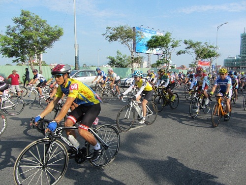 The riders passing by