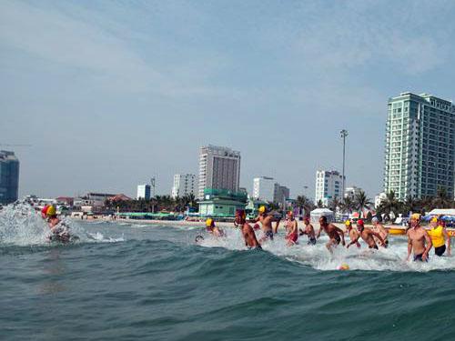 Due to the hot weather, the contestants were eager for the swimming category