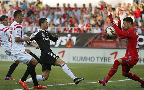 Ronaldo đưa Real vượt lên dẫn trước 2-0 sau 37 phút thi đấu (Ảnh: Getty Images)