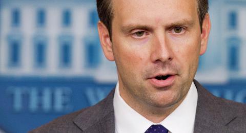 Thư ký báo chí của Nhà Trắng - ông Josh Earnest