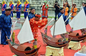 The ceremony pays tribute to the men enlisted in the flotilla to patrol the Hoang Sa and Truong Sa archipelagos 