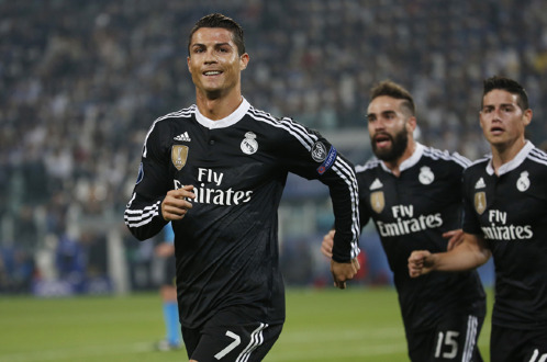 Ronaldo ăn mừng bàn thắng gỡ hòa 1-1 cho Real Madrid - Ảnh: Reuters