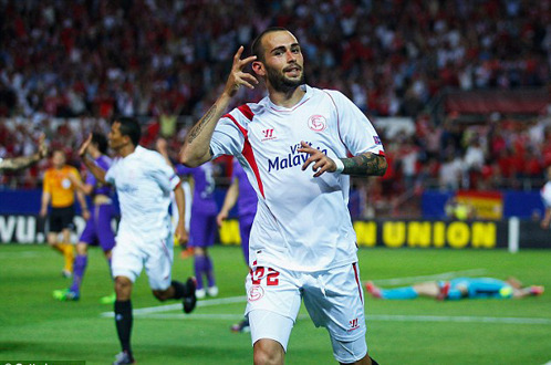 Aleix Vidal ăn mừng bàn thắng vào lưới Fiorentina - Ảnh: Reuters