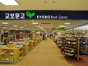 A Passage through Vietnam is one of the best-seller books at Kyobo Bookstore. (Photo. visitkorea.or.kr)