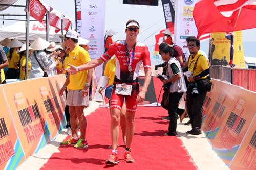 South African athlete James Cunnama winning the men’s category