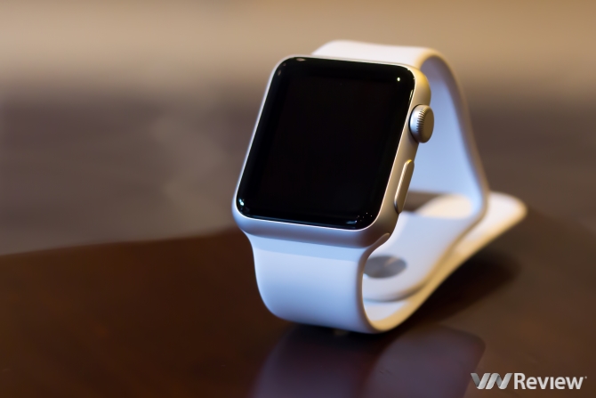 Apple Watch trông bóng bẩy nhưng hơi dày