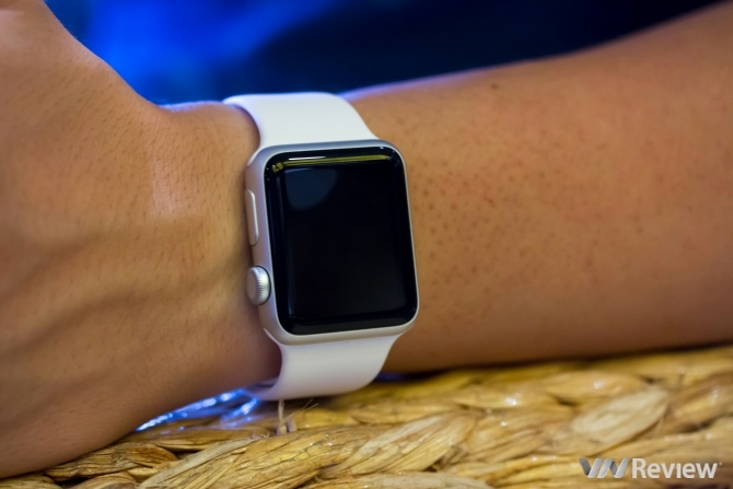 Phiên bản Apple Watch Sport cho cảm giác trẻ trung, năng động khi đeo trên tay