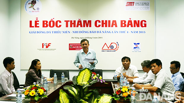 Quang cảnh lễ bốc thăm, chia bảng của giải.                      Ảnh: ANH VŨ 