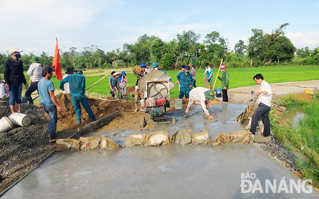 Riêng trong năm 2014, tuổi trẻ Hòa Vang đã xây dựng được gần 3.000 mét đường bê-tông nông thôn.