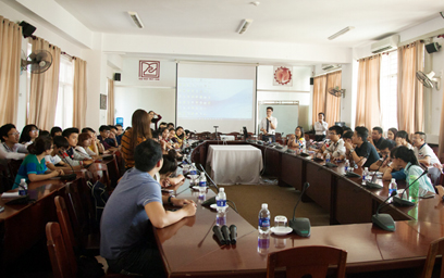 Students at the P2A partner meeting (Photo: duytan.edu.vn)