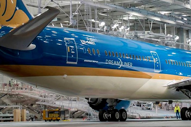 Đây là phiên bản mới nhất trong dòng máy bay Boeing 787 tiết kiệm nhiên liệu của hãng. Boeing 787-9 có thể bay xa hơn, vận chuyển nhiều hành khách và hàng hóa hơn so với các phiên bản 787 trước đó. Đồng thời, công nghệ chế tạo mới được áp dụng giúp chiếc 