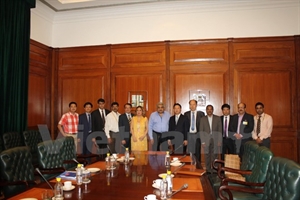  The Vietnamese delegation at a working session with officials from India’s Ministry of External Affairs, Department of Space, and Space Research Organisation (Photo: VNA)