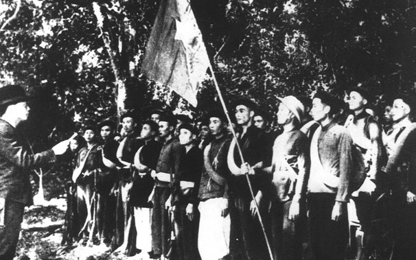 Sau 30 năm bôn ba hải ngoại, tháng 2 năm 1941, Bác Hồ về nước trựctiếp chỉ huy phong trào cách mạng trong nước. Bác sống và làm việc trong hang Pác Pó thuộc huyện Hà Quảng tỉnh Cao Bằng.