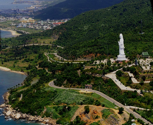 The magical Bodhisattva Avalokitesvara statue at the Linh Ung Pagoda in the Son Tra Peninsula.