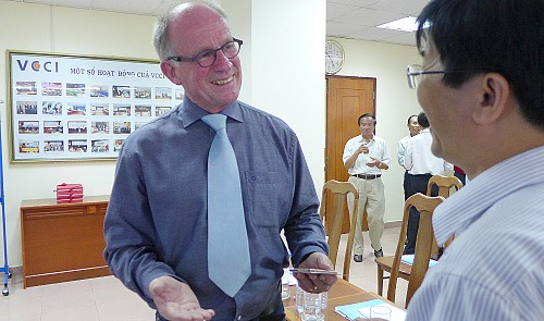 Michael Baas, an expert from PUM Netherlands Senior Experts, talks with a leader of a Vietnamese firm at a workshop on human resource management held by the Ho Chi Minh City branch of the Vietnam Chamber of Commerce and Industry on May 20, 2015. Thoai Tran/Tuoi Tre News