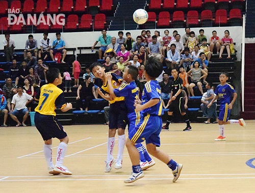 Nguyen Du and Ngo Gia Tu players