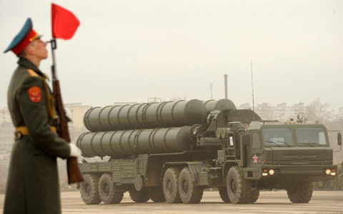 Tên lửa S-300 trong Lễ diễu binh Ngày Chiến thắng của Nga hôm 9/5 (ảnh:AFP)