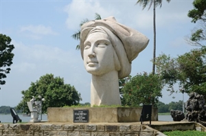 The statue of a Vietnamese girl, sculpted by Le Thanh Nhon (Source: Department of Fine Arts, Photography and Exhibition)