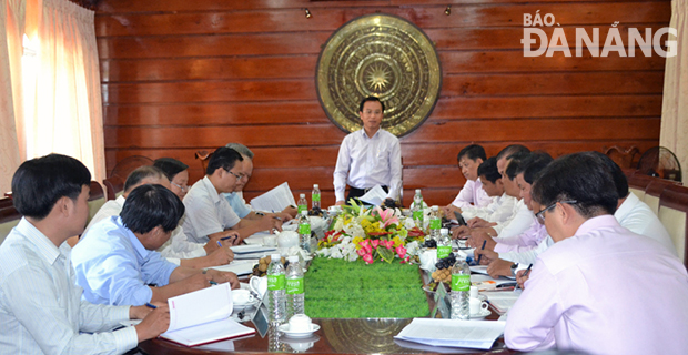 Phó Bí thư Thành ủy Nguyễn Xuân Anh phát biểu chỉ đạo tại buổi làm việc với Quận ủy Hải Châu. 			         Ảnh: ĐOÀN LƯƠNG