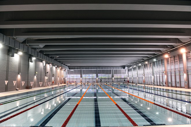 OCBC Aquatic Center còn có riêng một bể bơi 8 làn tiêu chuẩn để phục vụ các vận động viên khởi động làm quen mặt nước trước giờ thi đấu.