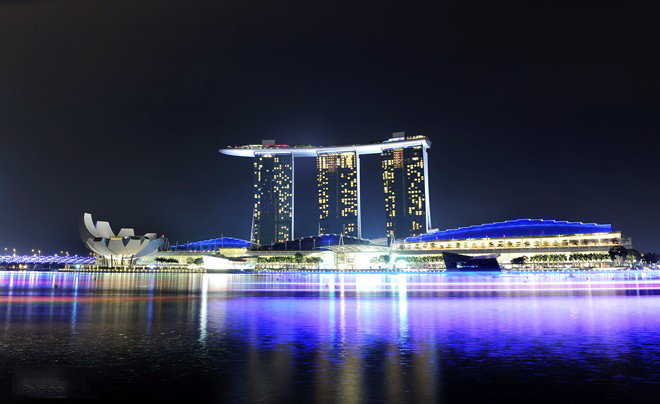Ngoài khu liên hợp Sports Hub và các sân vận động chính, Singapore cũng đã tận dụng hầu hết các công trình thể thao lớn trong các trường đại học, cao đẳng, các khu thể thao công cộng và thậm chí cả mặt nước tại Marina Bay (thi đấu các môn đua thuyền) để phục vụ các môn thi đấu cho SEA Games 28.